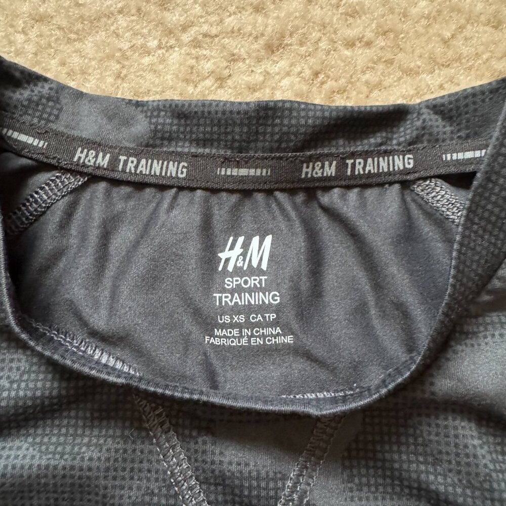 H&M Sport Training Black Camo Performance Tee, Size XS - Picture 2 of 7